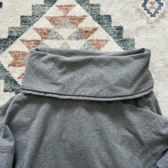 Lululemon Womens Jacket Size 10 Gray Turtleneck Zip Pockets Heavy Athletic Yoga - Picture 5 of 11